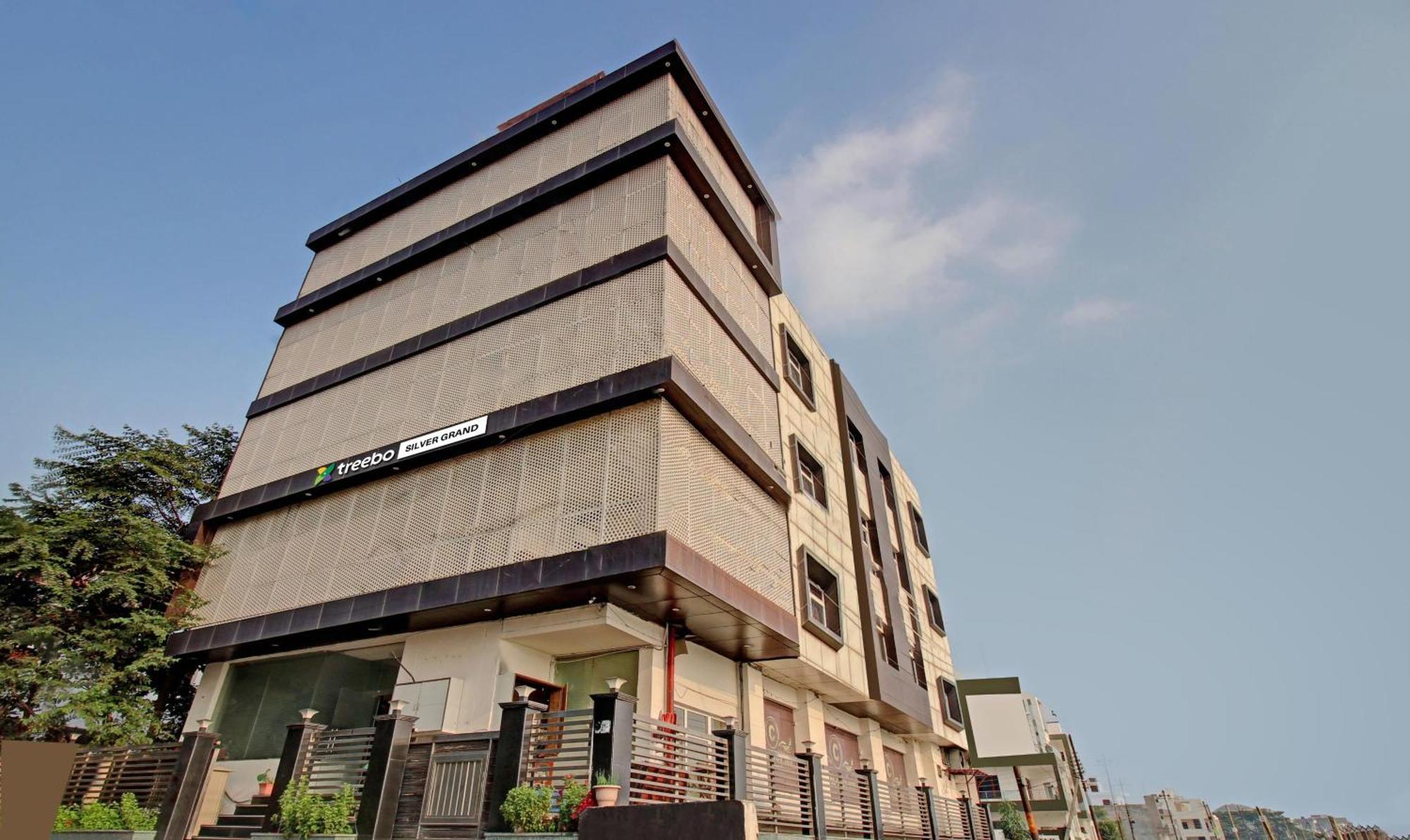 Treebo Silver Grand New Agreement Lucknow Eksteriør billede