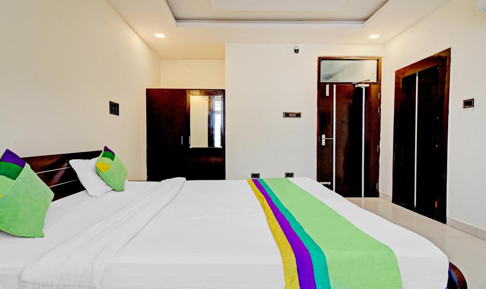 Treebo Silver Grand New Agreement Lucknow Eksteriør billede